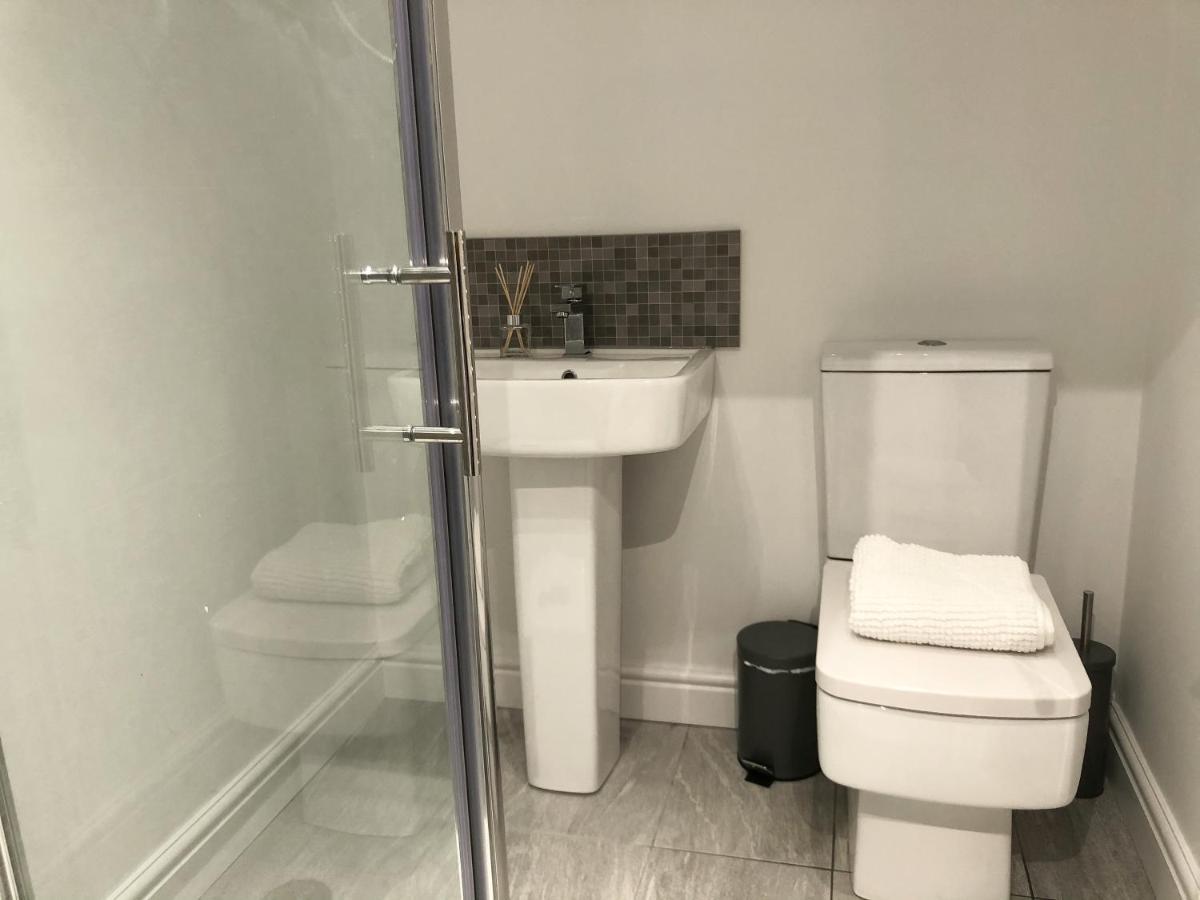 10Min To City - Free Parking - Private Studio - Contractor Friendly Manchester Esterno foto