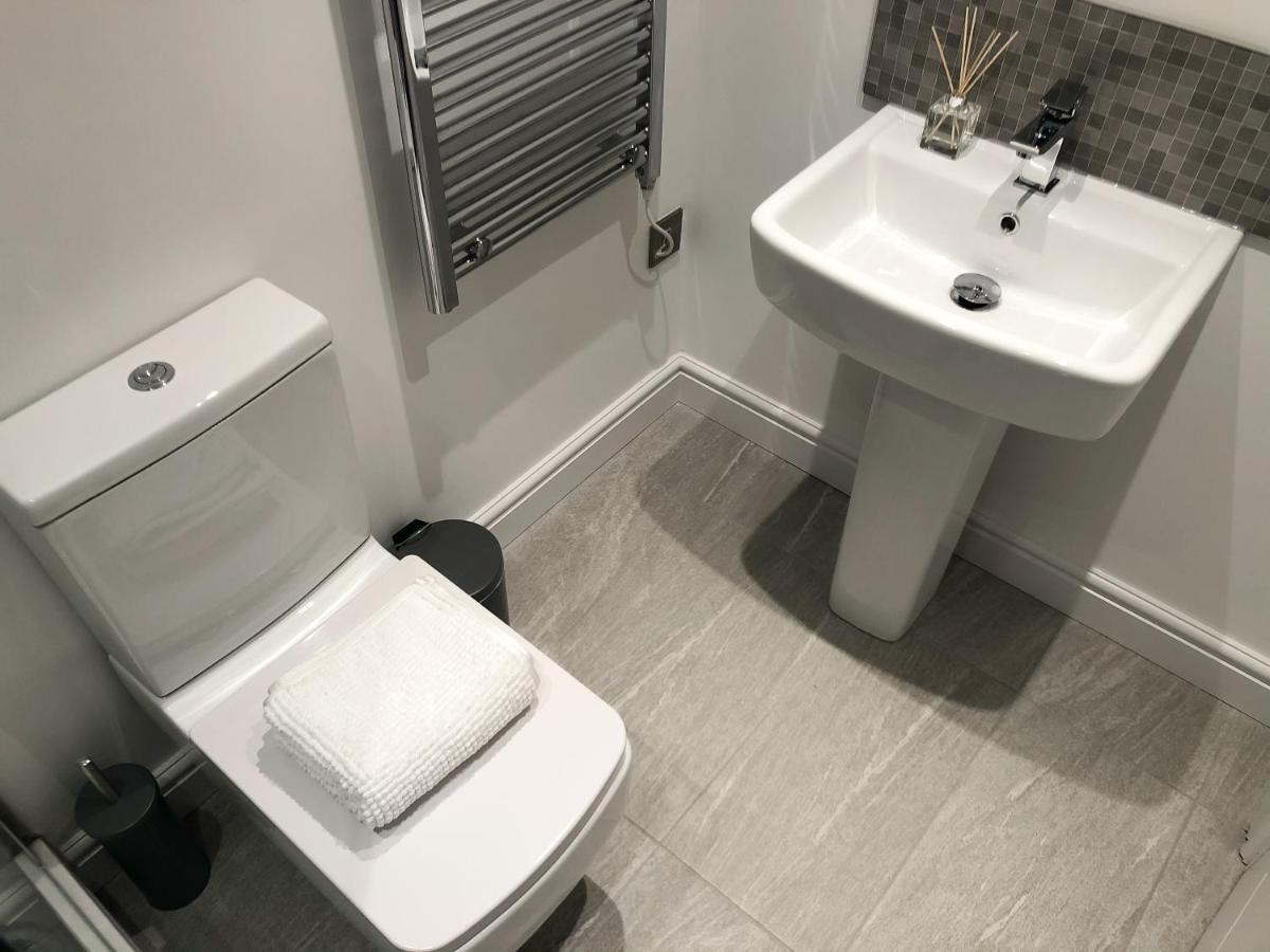 10Min To City - Free Parking - Private Studio - Contractor Friendly Manchester Esterno foto
