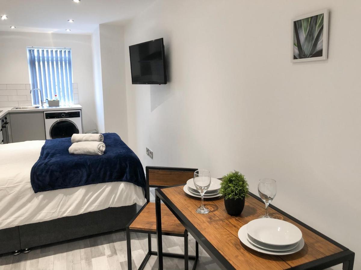 10Min To City - Free Parking - Private Studio - Contractor Friendly Manchester Esterno foto
