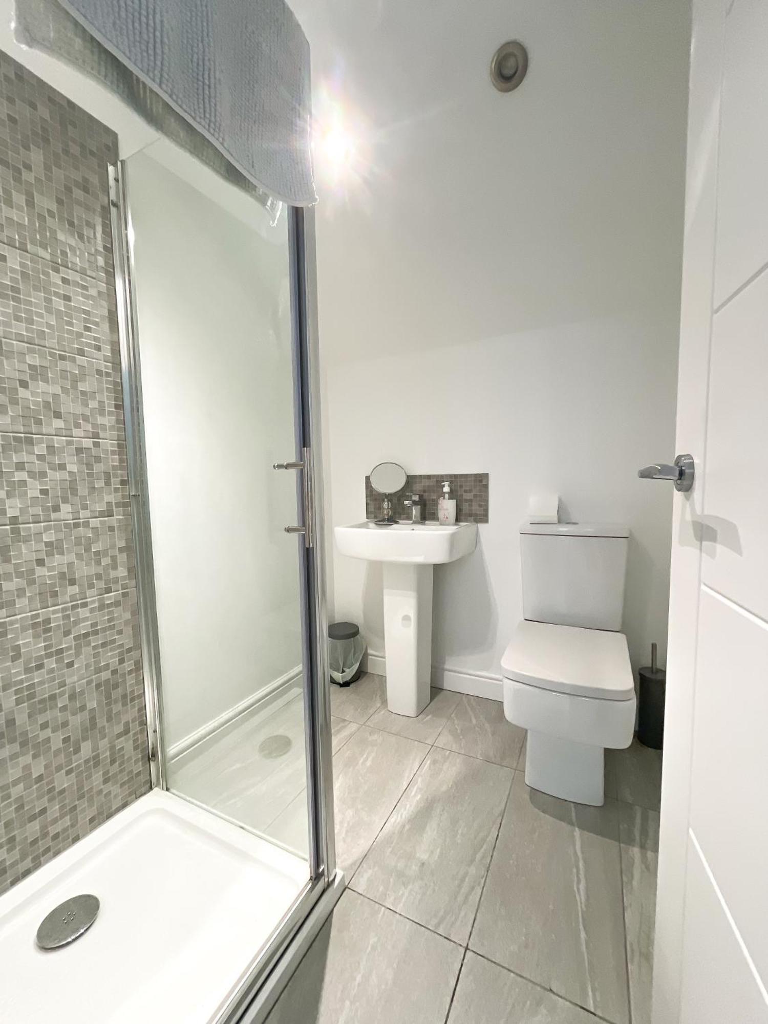10Min To City - Free Parking - Private Studio - Contractor Friendly Manchester Esterno foto